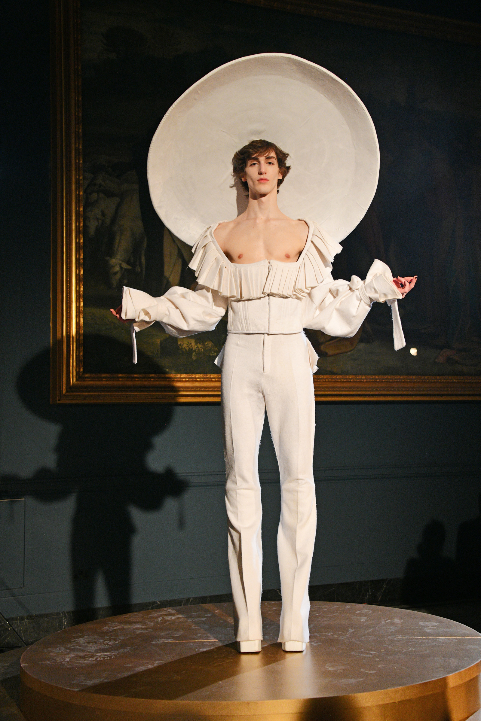 Harris Reed — V&A Fashion in Motion F/W 22