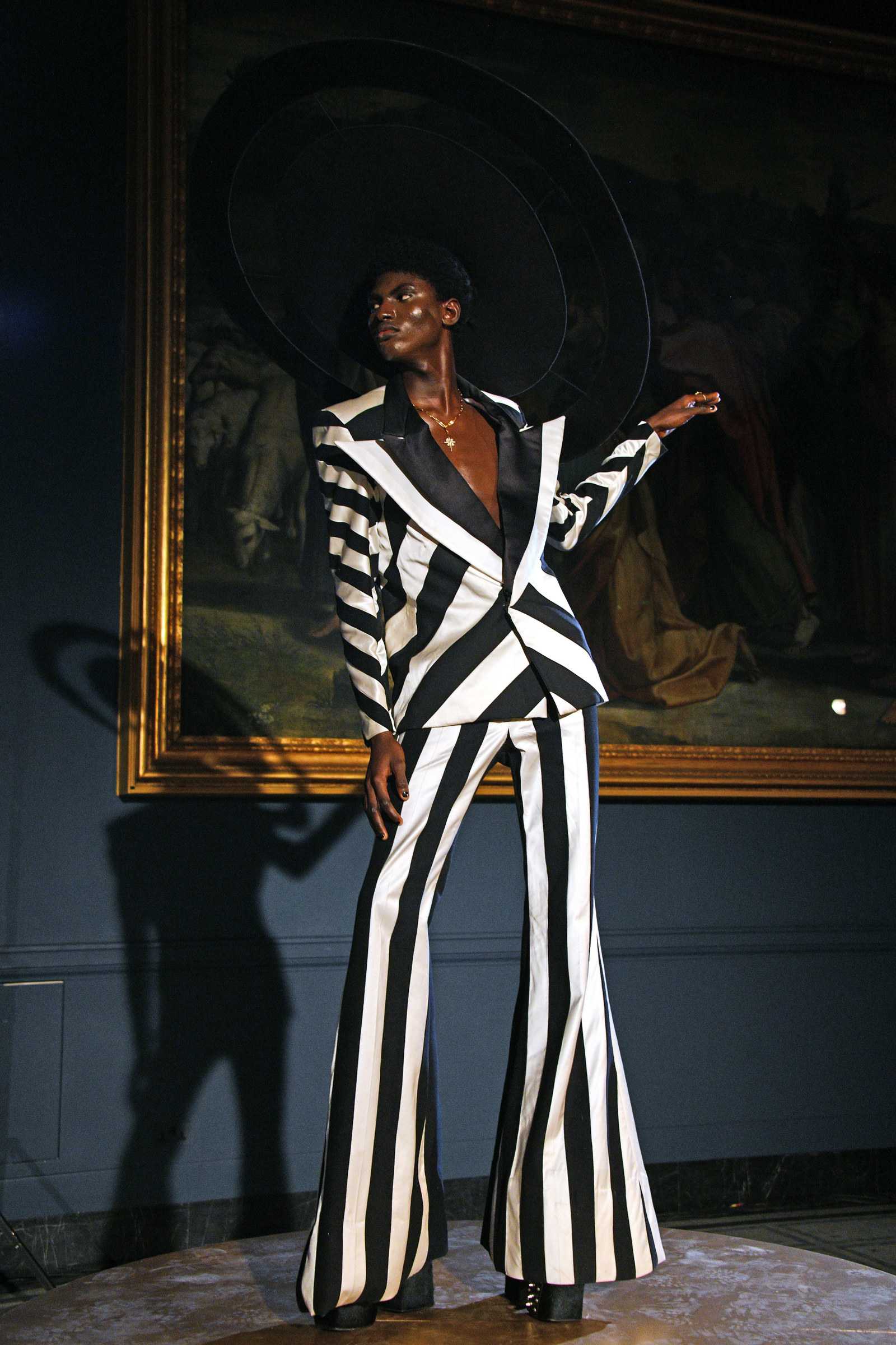 Harris Reed — V&A Fashion in Motion F/W 22