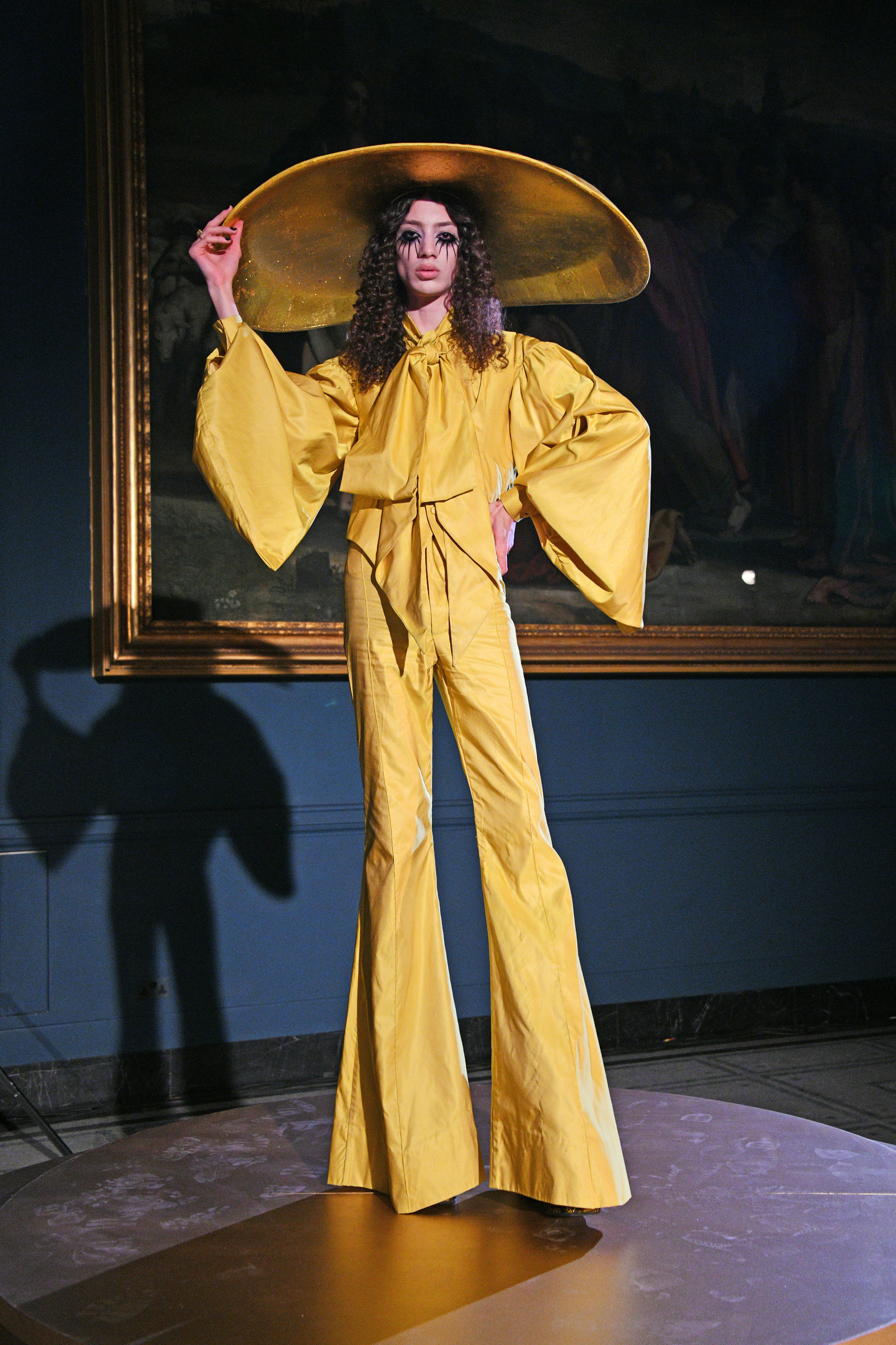 Harris Reed — V&A Fashion in Motion F/W 22